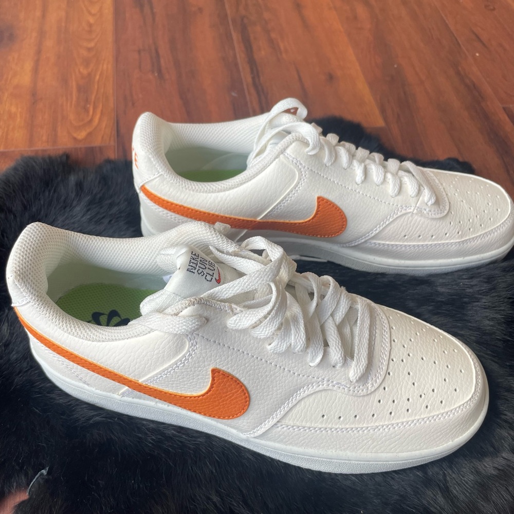 NIKE VISION  SUN CLUB White w/Arctic Orange Swoosh Shoes Women's Size 8